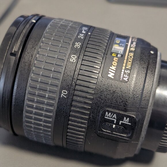 Nikon DX AF-S Nikkor 18-70mm f/3.5-4.5G ED AF/MF Zoom Lens with Front Lens Cap - Picture 2 of 6